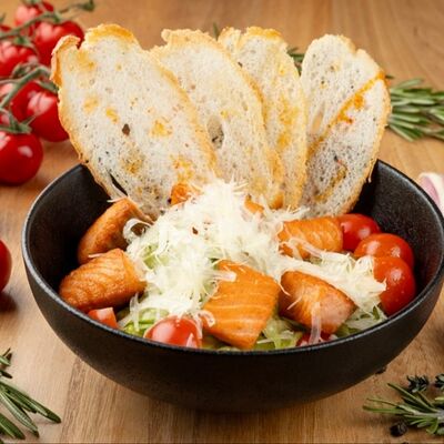 Цезарь с лососем в PIZZALINI по цене 850 ₽