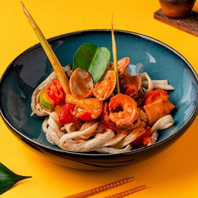 Жареная лапша Том ям с с морепродуктами в Thai Fun по цене 560 ₽