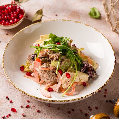 Пряный салат с говядиной в Чакапули по цене 720 ₽