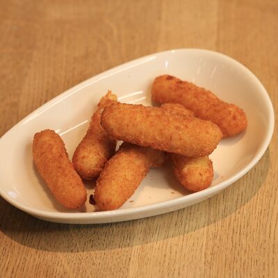 Сырные палочки в DVOR гриль-бистро по цене 420 ₽