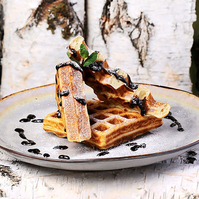 Бельгийские вафли с топпингом в ФедяДичь по цене 395 ₽