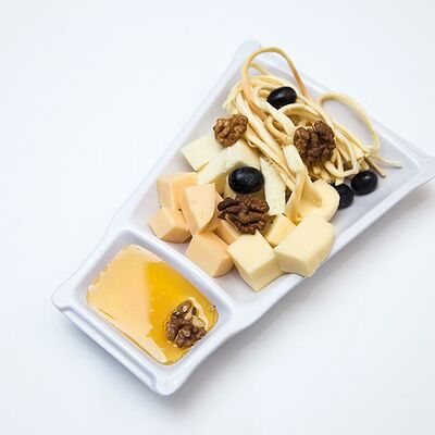 Сырная палитра в Кафе на развилке по цене 972 ₽