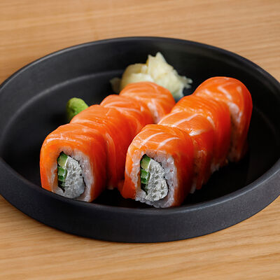 Ролл Филадельфия в Kenobi по цене 990 ₽