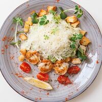 Салат Цезарь с креветками в Новый Рим
