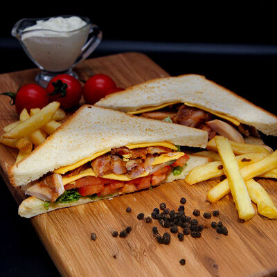 Сэндвич с курицейв Шаурма Хаус по цене 270 ₽