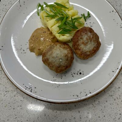 Польпетти из щуки с мятым картофелем в Кофеин по цене 390