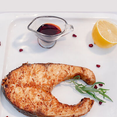 Жареный стейк из семги под сырной корочкой в Шарль Азнавур по цене 890 ₽