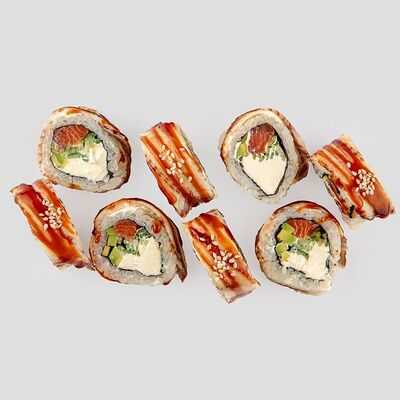 Ролл Канада с лососем в Mad по цене 740 ₽