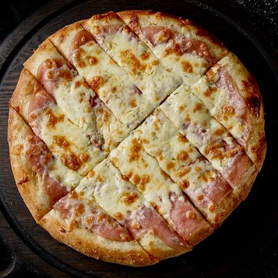 Сырные палочки с ветчиной (22 см) в Hot Pizza по цене 460 ₽