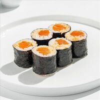 Спайси маки ролл с лососем в SeabasSushi