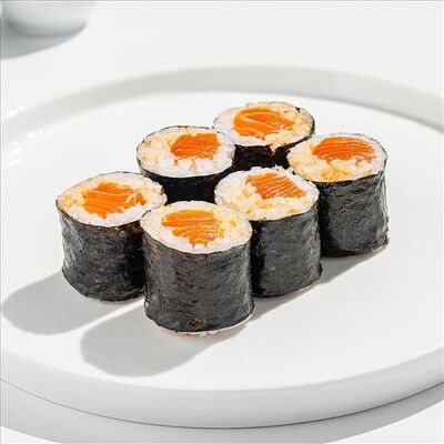 Спайси маки ролл с лососем в SeabasSushi по цене 685 ₽