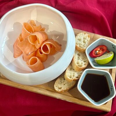 Карпаччо из лосося в дымке в Вино и еда по цене 990 ₽