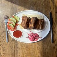 Свиные ребра на мангале в Campus Grill