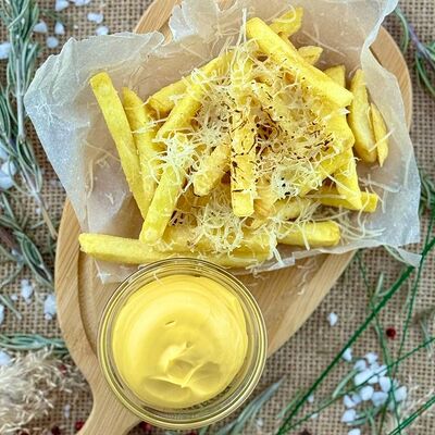Картофель фри с пармезаном и трюфельным маслом в Корпус О бар по цене 370 ₽