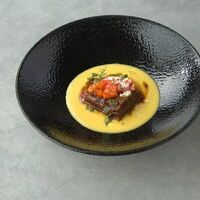 Телячьи щёки с пармантье из кукурузы и печеной паприки в Giacomo