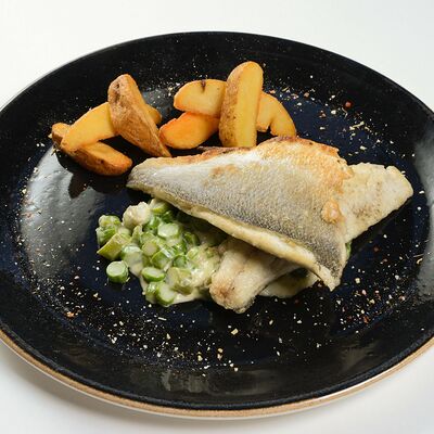 Сибас со спаржей и соусом Пармезан в БамБуши по цене 555