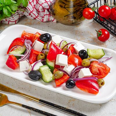 Салат в Греческом стиле в Домашний Вкус по цене 450 ₽