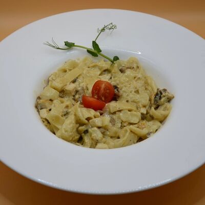 Цыпленок и грибы в сливочном соусев Гуленьки на Комсомольском по цене 629 ₽