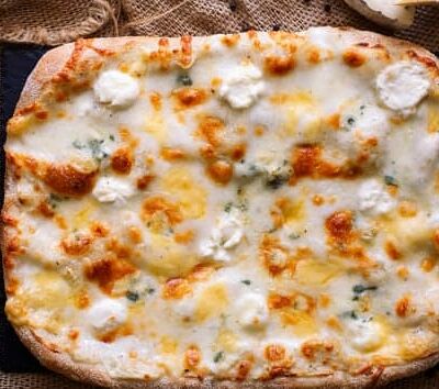 Пицца на римском тесте Четыре сыра в Хлеб да булки и любовь по цене 950 ₽