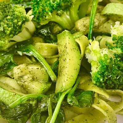 Шпинатные тальятелле с брокколи, кабачком и зеленым маслом в Povar Otti по цене 370 ₽