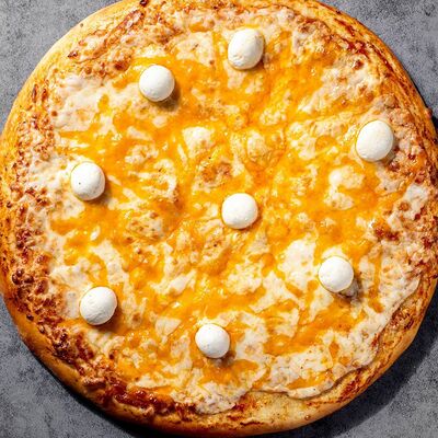 Четыре сыра 25 см в Hello Pizza по цене 499 ₽