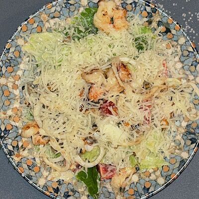 Салат Цезарь с морепродуктами в ЧереПицца по цене 700 ₽