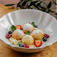 Творожники с ягодами в Grecco