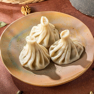 Хинкали с говядиной и свининой (3 шт) в Джонджоли по цене 390 ₽