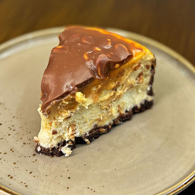 Чизкейк Сникерс в SANDI по цене 489 ₽