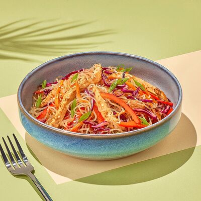 Салат с фунчозой и курицей в Dostaевский по цене 286 ₽