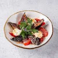 Теплый салат с баклажанами в Tsameti