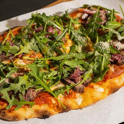 Ростбиф, руккола, демиглас в NUOVA PIZZA по цене 1299 ₽