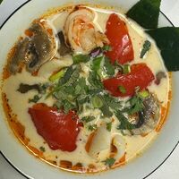 Том ям с морепродуктами в Pho Nem