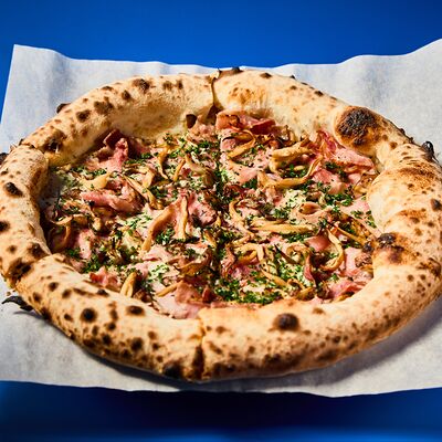 Пицца Прошутто котто, вешенки, моцарелла в Mates pizzabar по цене 1290 ₽