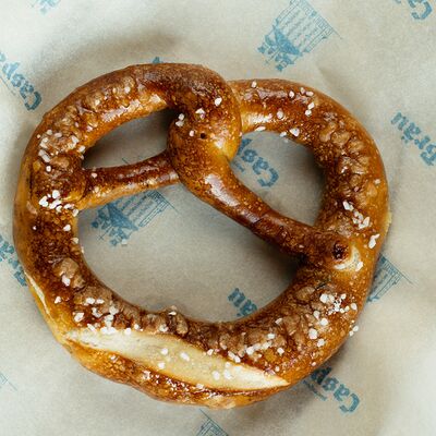 Баварский брецель с солью в CASPARY BRAU по цене 260 ₽