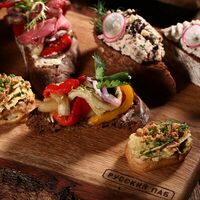 Бутерброд с печенью мурманской трески в Русский паб