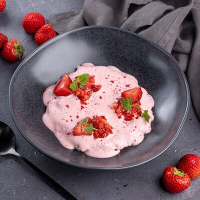 Каша рисовая с клубничным муссом в Encore Cafe по цене 780 ₽