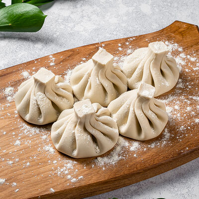 Хинкали для варки со свининой и говядиной (5 шт) в Ресторан Батони по цене 550 ₽