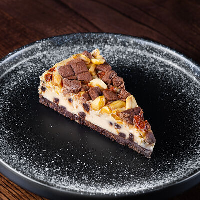 Чизкейк карамельный с арахисом в Pafos по цене 350 ₽