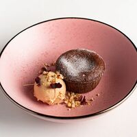 Шоколадный фондан (Moltem Chocolate Praline Pudding) в Matteos