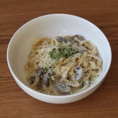 Тальятелле с цыпленком и грибами в Гербарий по цене 480 ₽