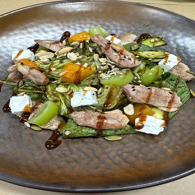 Салат с уткой и тыквой в Bistro 113 по цене 650 ₽