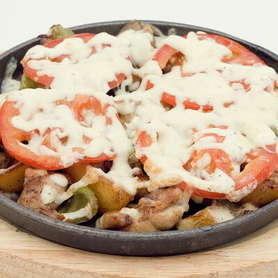 Горячая сковородка с луком и белыми грибами в Hot-Pizza по цене 365 ₽