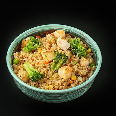 Рис с креветками и брокколи в RollWok club Азиатская кухня по цене 699 ₽