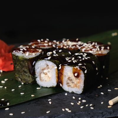 Хосомаки с угрём в Caviar Rolls по цене 351 ₽