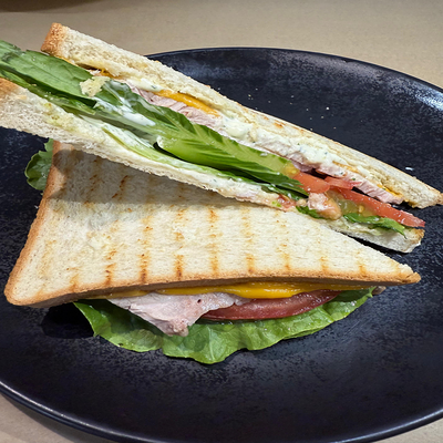 Сэндвич с окороком в Bistro 113 по цене 550 ₽