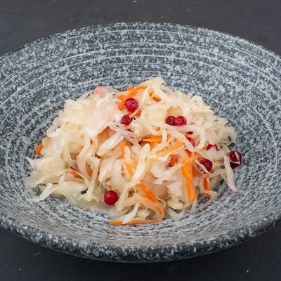Капуста квашенная с клюквой в Дачный дворик по цене 250 ₽