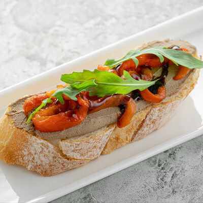 Брускетта с куриным паштетом и перцем в Нектарин по цене 350 ₽