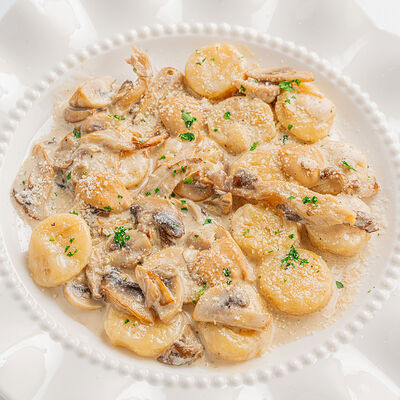 Ньокки с грибами в сливочном соусе в Morricone pizza & wine по цене 630 ₽