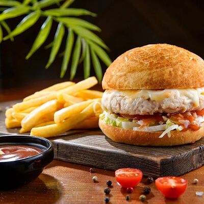 Чизбургер в ЧиллДОМ по цене 560 ₽